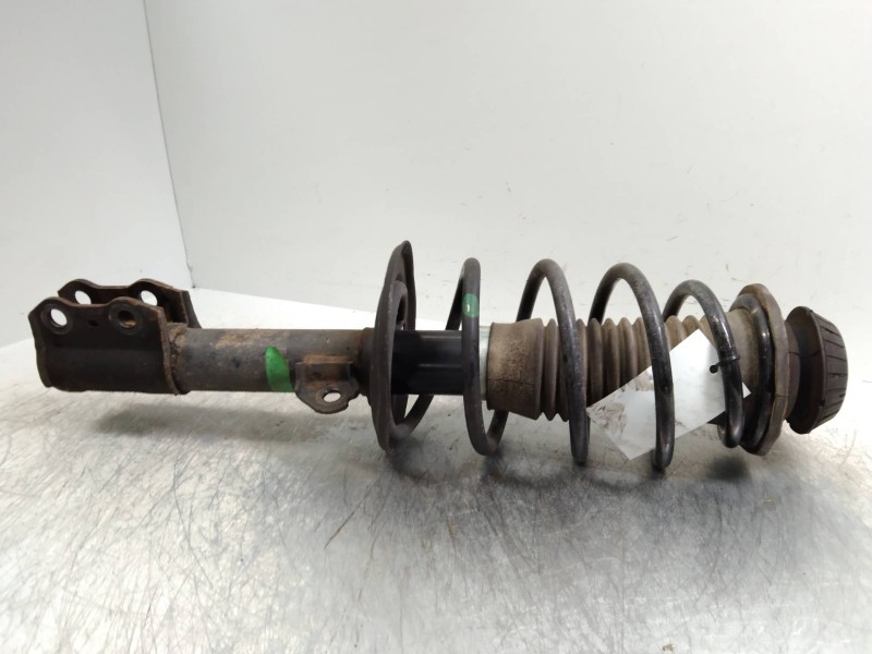 Recambio de amortiguador delantero derecho para toyota yaris connect referencia OEM IAM   