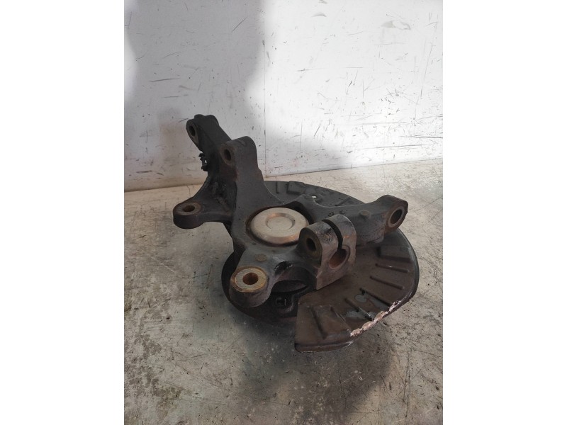 Recambio de mangueta delantera izquierda para mercedes vito kasten (639) 113 cdi extralang (639.605) referencia OEM IAM   