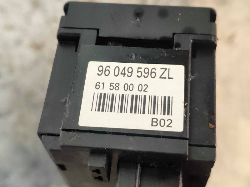 Recambio de mando limpia para peugeot expert kombi confort acristaldo (5 asientos) referencia OEM IAM 96049596ZL 61580002 