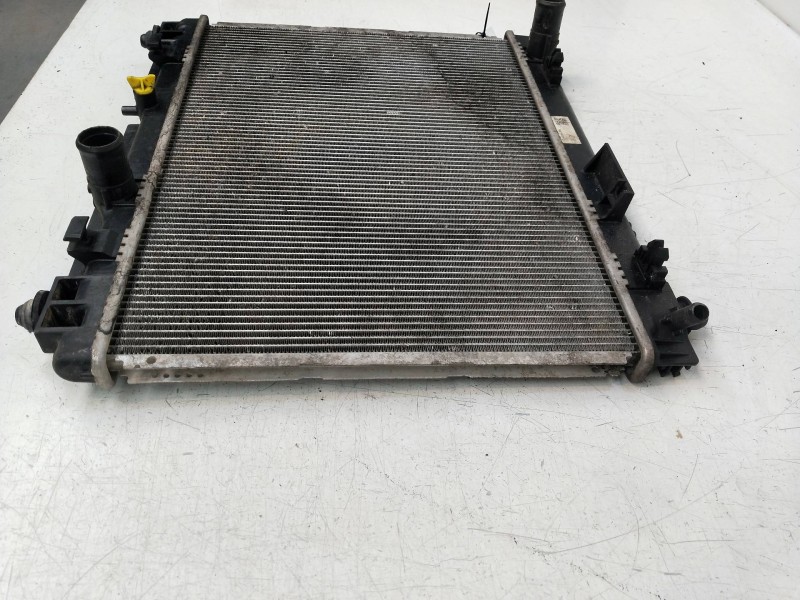 Recambio de radiador agua para toyota yaris connect referencia OEM IAM 4221333851  