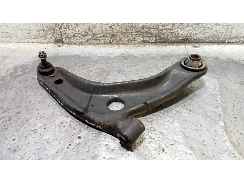 Recambio de brazo suspension inferior delantero derecho para toyota yaris (ksp9/scp9/nlp9) básico referencia OEM IAM   