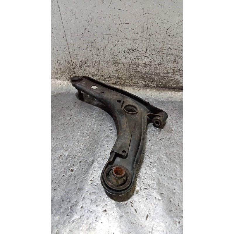 Recambio de brazo suspension inferior delantero derecho para toyota yaris (ksp9/scp9/nlp9) básico referencia OEM IAM   