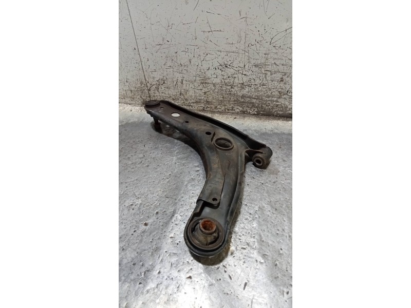 Recambio de brazo suspension inferior delantero derecho para toyota yaris (ksp9/scp9/nlp9) básico referencia OEM IAM   