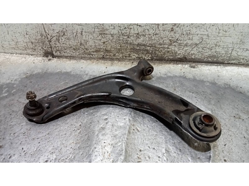 Recambio de brazo suspension inferior delantero izquierdo para toyota yaris (ksp9/scp9/nlp9) básico referencia OEM IAM   