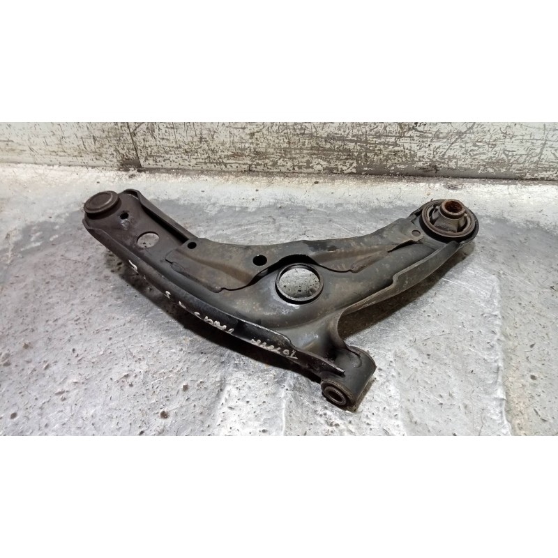 Recambio de brazo suspension inferior delantero izquierdo para toyota yaris (ksp9/scp9/nlp9) básico referencia OEM IAM   