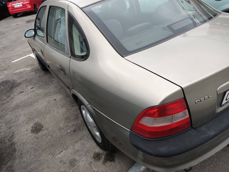 opel vectra b berlina del año 1998