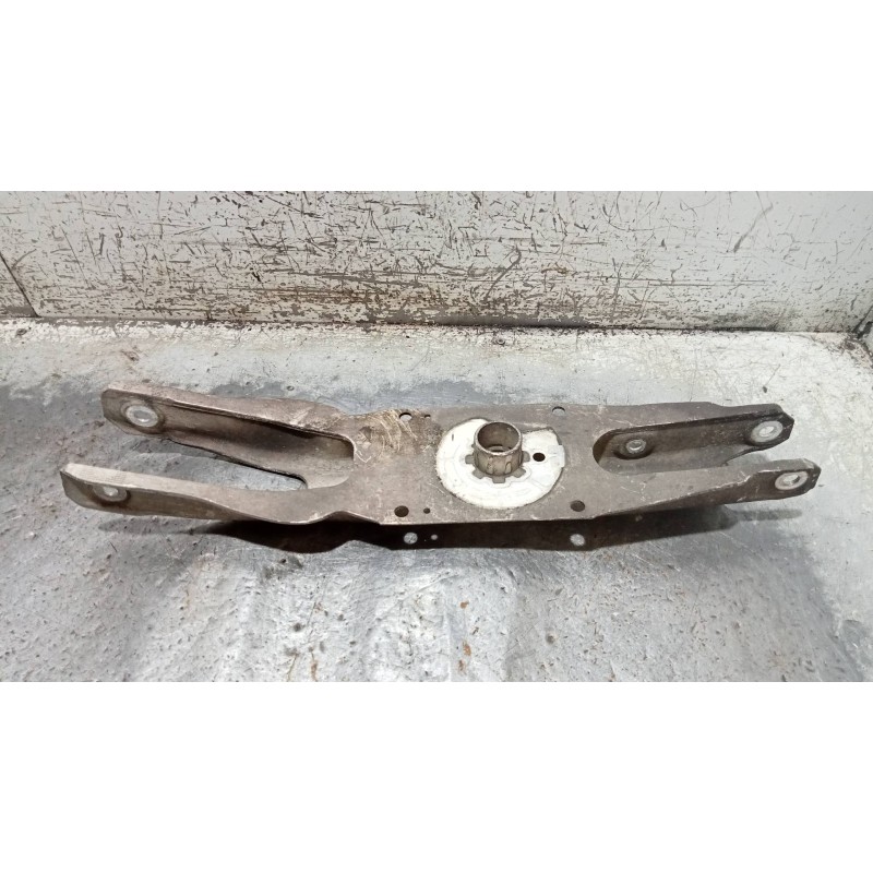 Recambio de brazo suspension inferior trasero izquierdo para mercedes clase gla (w156) gla 200 cdi (156.908) referencia OEM IAM 