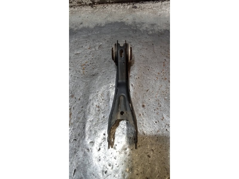 Recambio de brazo suspension superior trasero izquierdo para mercedes clase gla (w156) gla 200 cdi (156.908) referencia OEM IAM 