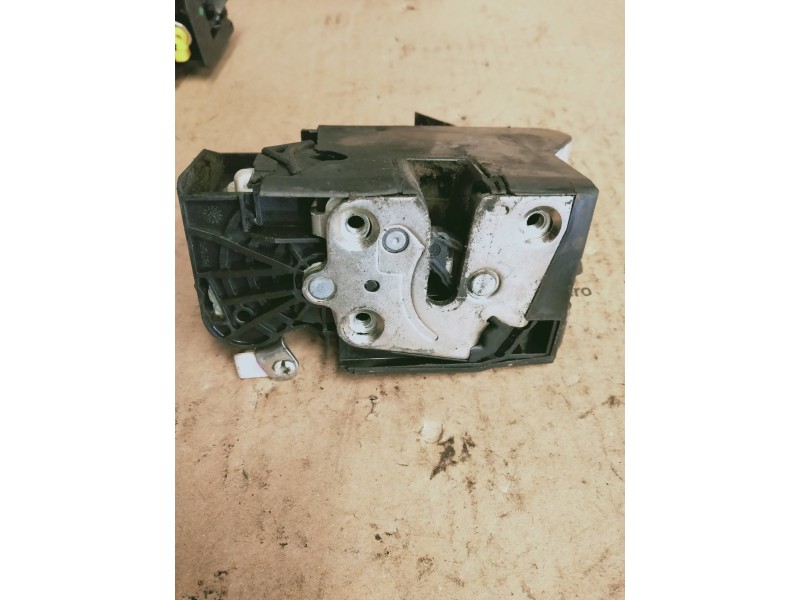 Recambio de motor cierre centralizado delantero derecho para dacia sandero stepway referencia OEM IAM   5P