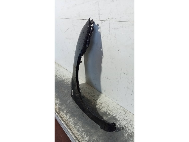 Recambio de aleta delantera derecha para kia carens (un) emotion referencia OEM IAM   