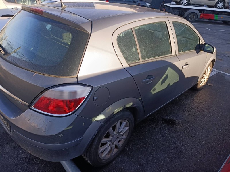 opel astra h berlina del año 2005