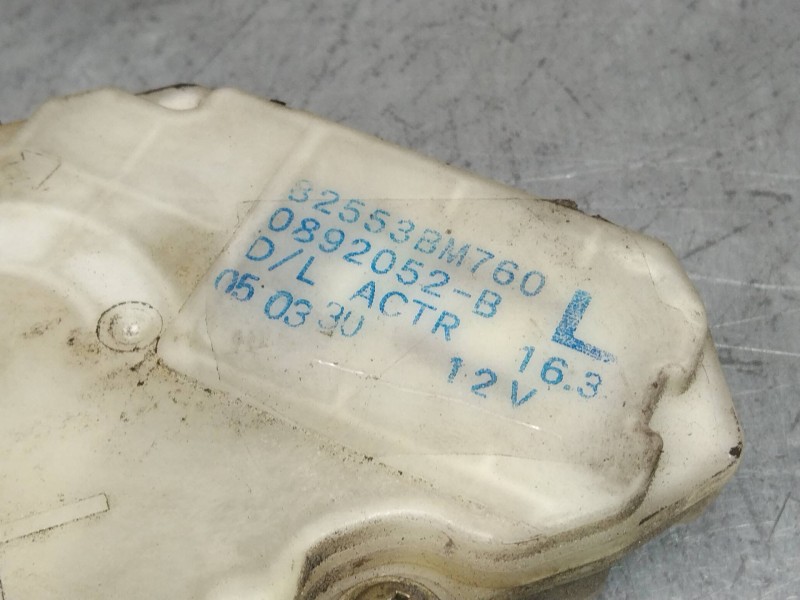 Recambio de motor cierre centralizado trasero izquierdo para nissan almera (n16/e) acenta referencia OEM IAM 82553BM760 0892052B
