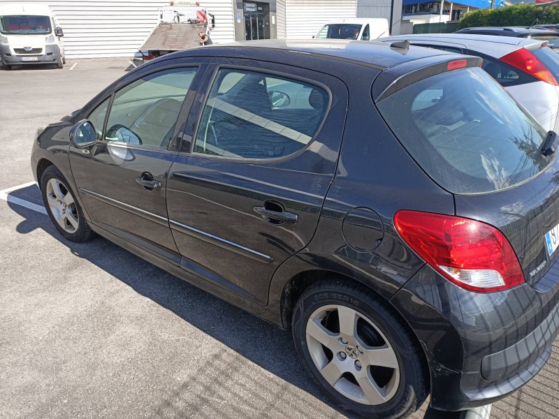 peugeot 207 del año 2009