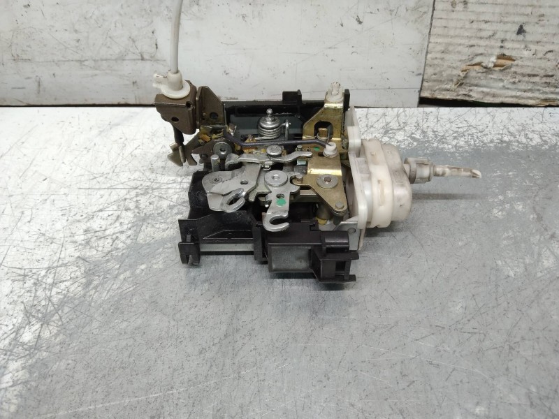 Recambio de motor cierre centralizado delantero izquierdo para audi a4 berlina (b5) 1.9 tdi quattro referencia OEM IAM 8D1837015