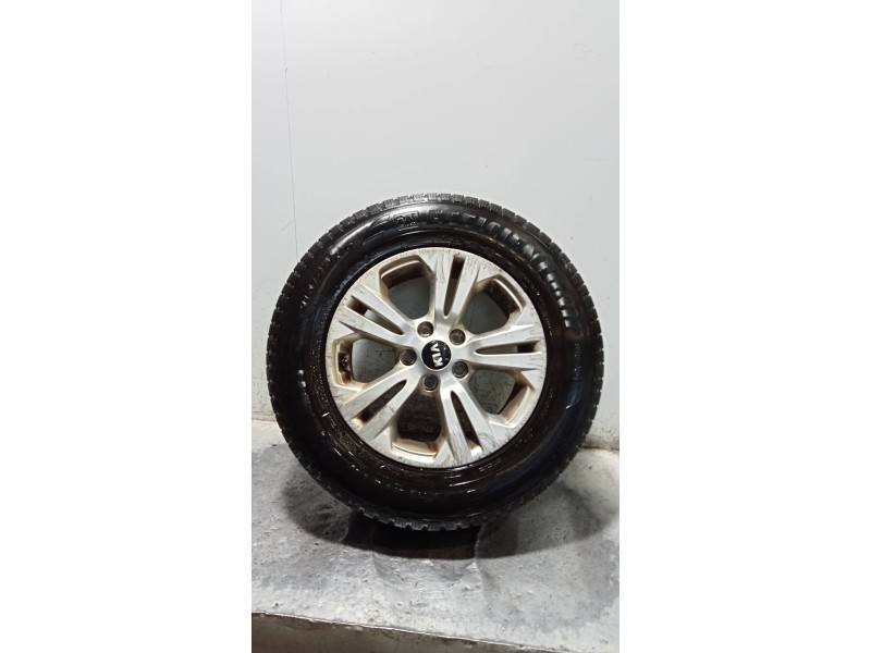 Recambio de juego llantas para kia sportage business 2wd referencia OEM IAM  CUBIERTAS 215/70/16