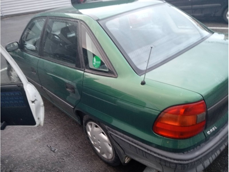 opel astra f berlina del año 1996