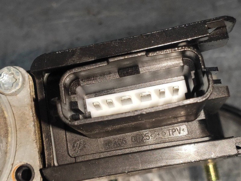 Recambio de elevalunas delantero izquierdo para kia rio (yb) attract referencia OEM IAM 82450H8010  