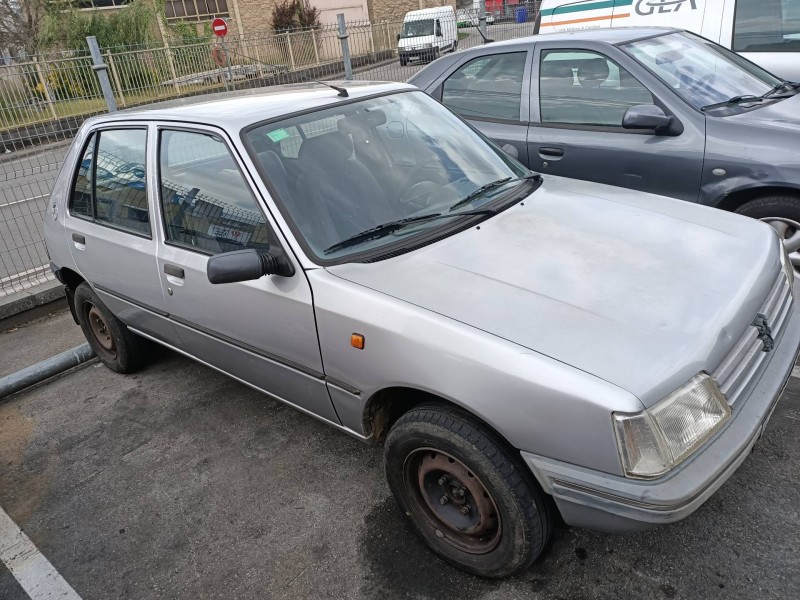 peugeot 205 berlina del año 1998