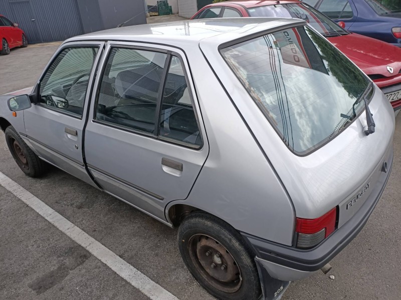 peugeot 205 berlina del año 1998