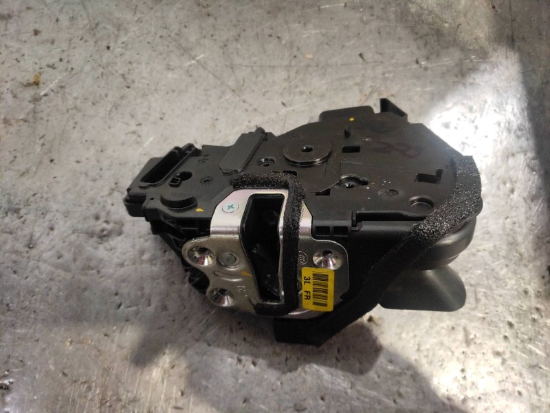 Recambio de motor cierre centralizado delantero derecho para kia rio (yb) attract referencia OEM IAM 813B0H8050  