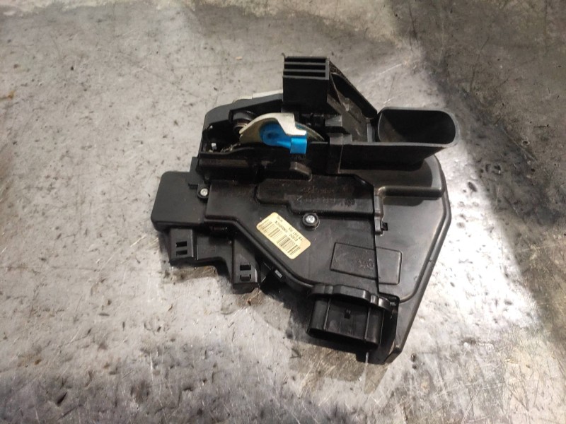 Recambio de motor cierre centralizado delantero derecho para kia rio (yb) attract referencia OEM IAM 813B0H8050  