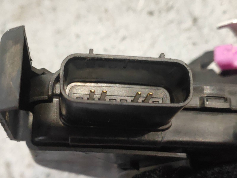 Recambio de motor cierre centralizado trasero izquierdo para kia rio (yb) attract referencia OEM IAM 814A0H8010  