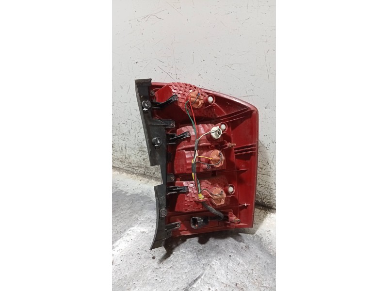 Recambio de piloto trasero izquierdo para kia carens (un) emotion referencia OEM IAM   