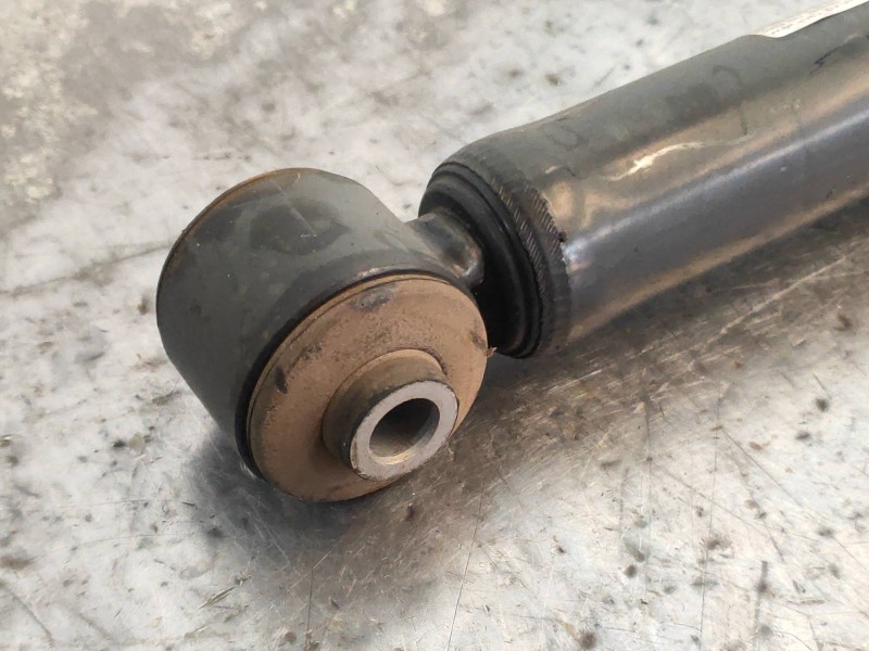 Recambio de amortiguador trasero derecho para kia rio (yb) attract referencia OEM IAM 55300H8100  