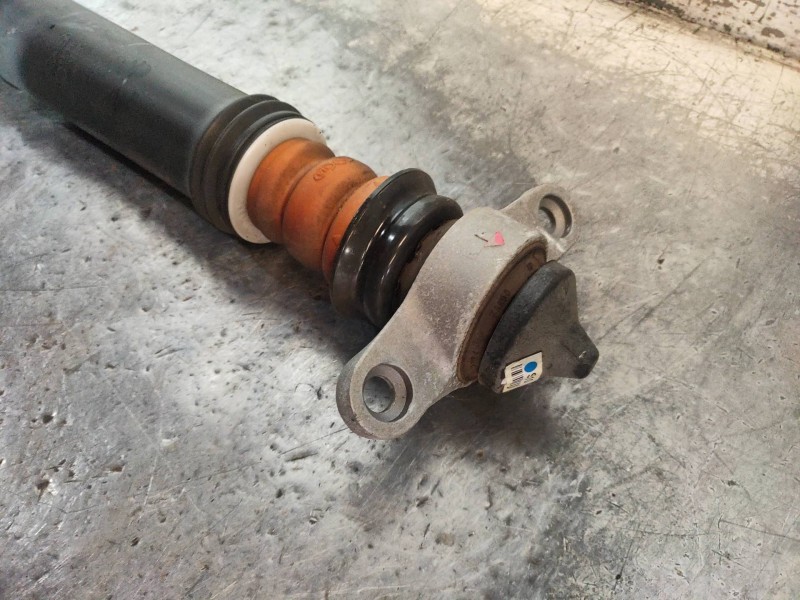 Recambio de amortiguador trasero derecho para kia rio (yb) attract referencia OEM IAM 55300H8100  