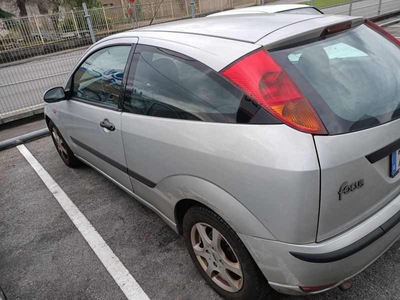 ford focus berlina (cak) del año 2004