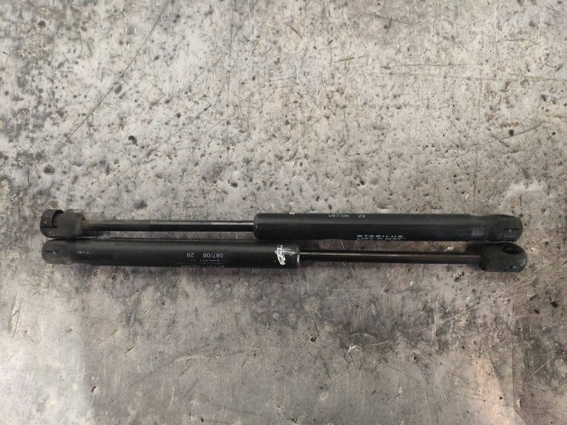 Recambio de amortiguadores maletero / porton para kia magentis 2.0 crdi referencia OEM IAM 817712G000  