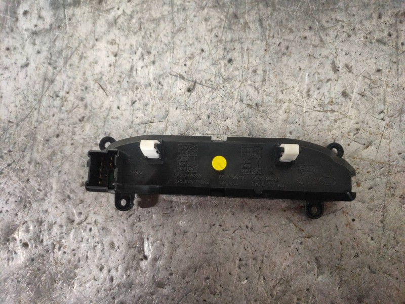 Recambio de pantalla multifuncion para kia magentis 2.0 crdi referencia OEM IAM 945102G100 945102G200 