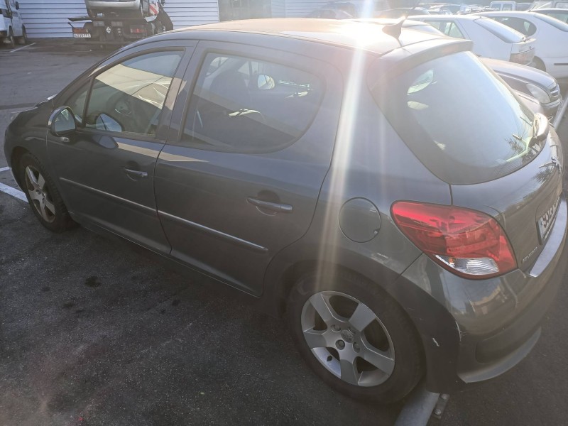 peugeot 207 del año 2010