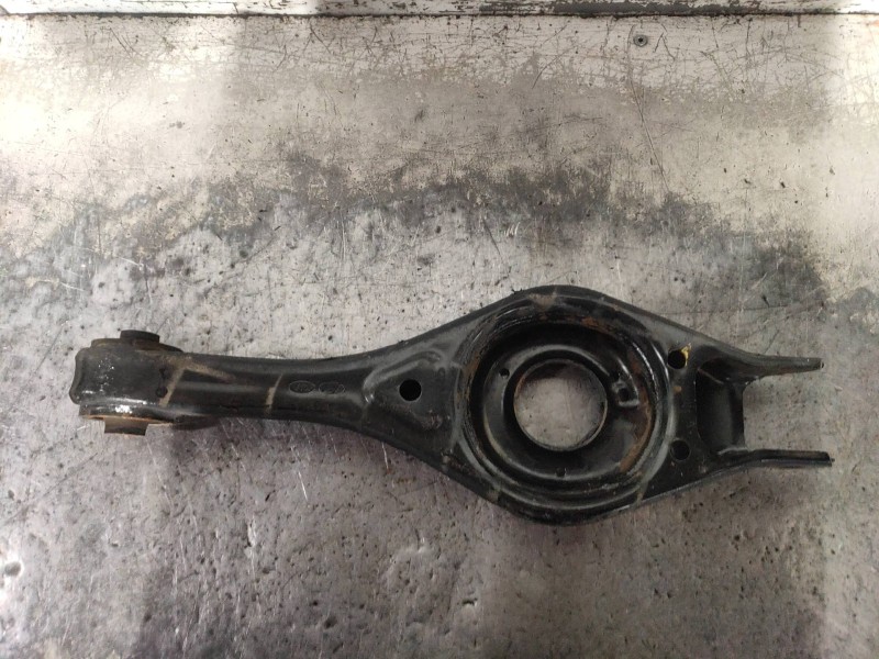 Recambio de brazo suspension inferior trasero izquierdo para kia magentis 2.0 crdi referencia OEM IAM   