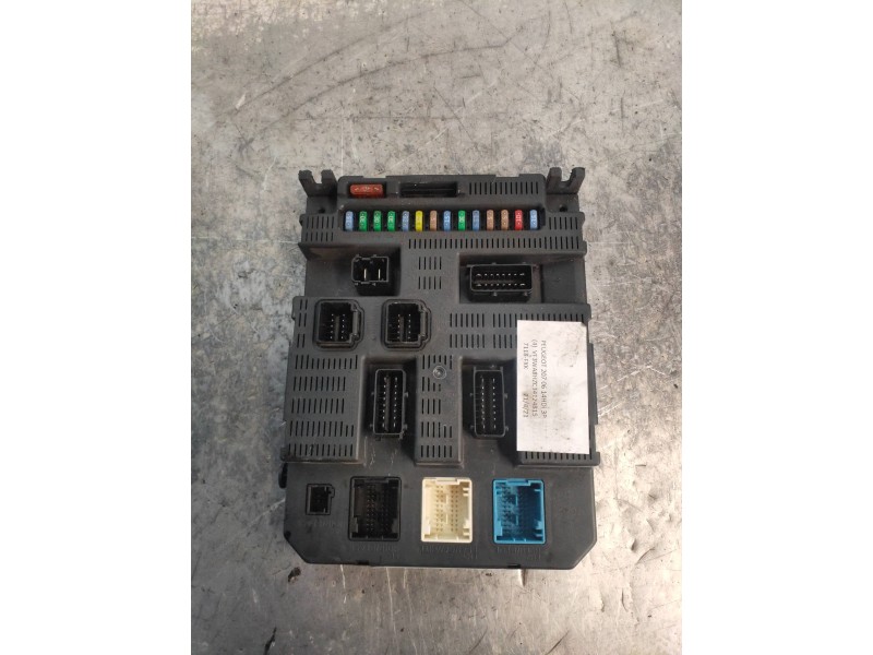 Recambio de caja reles / fusibles para peugeot 207 urban referencia OEM IAM 9663798280 BSI2004P0600 S01C3P440P