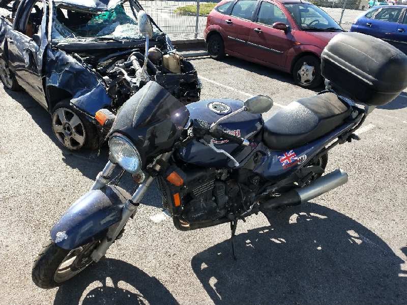 triumph trident del año 1999