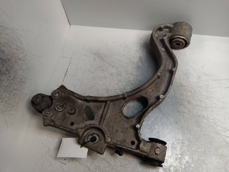 Recambio de brazo suspension inferior delantero derecho para cadillac seville sts referencia OEM IAM 25681960  