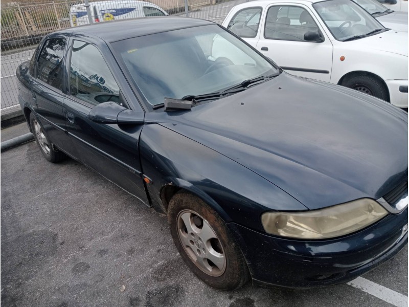 opel vectra b berlina del año 2000