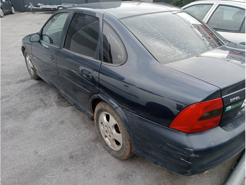 opel vectra b berlina del año 2000