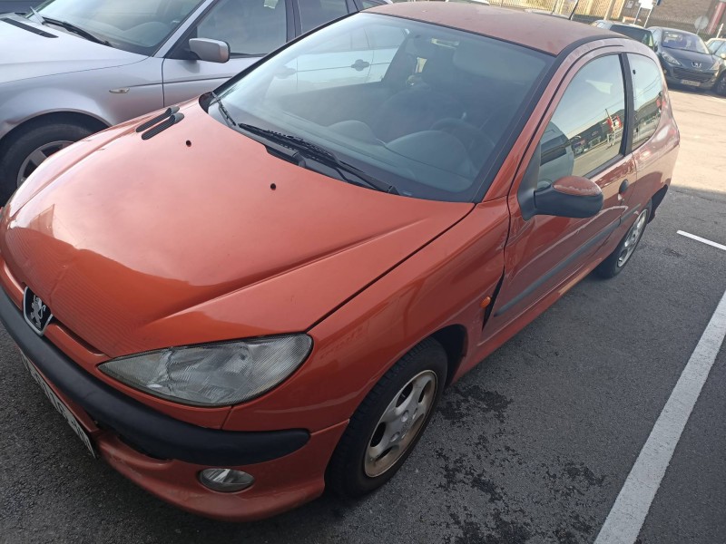 peugeot 206 berlina del año 2000