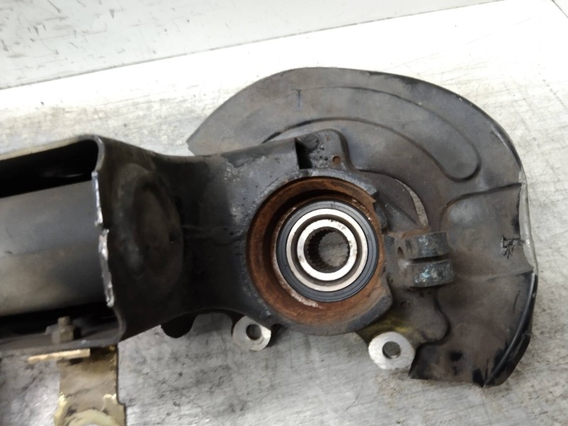 Recambio de mangueta delantera derecha para audi 100 berlina (443) básico referencia OEM IAM   