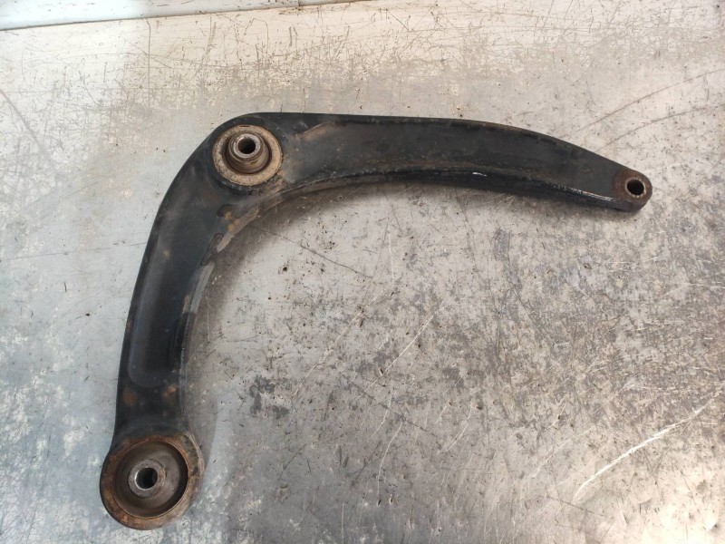Recambio de brazo suspension inferior delantero izquierdo para peugeot partner kombi premium referencia OEM IAM 566793  