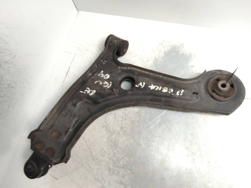 Recambio de brazo suspension inferior delantero derecho para daewoo nubira berlina 1.8 cat referencia OEM IAM   