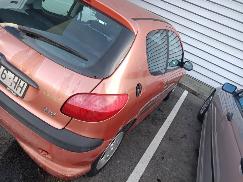 peugeot 206 berlina del año 2000