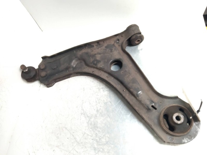 Recambio de brazo suspension inferior delantero izquierdo para daewoo tacuma 1.6 cat referencia OEM IAM   