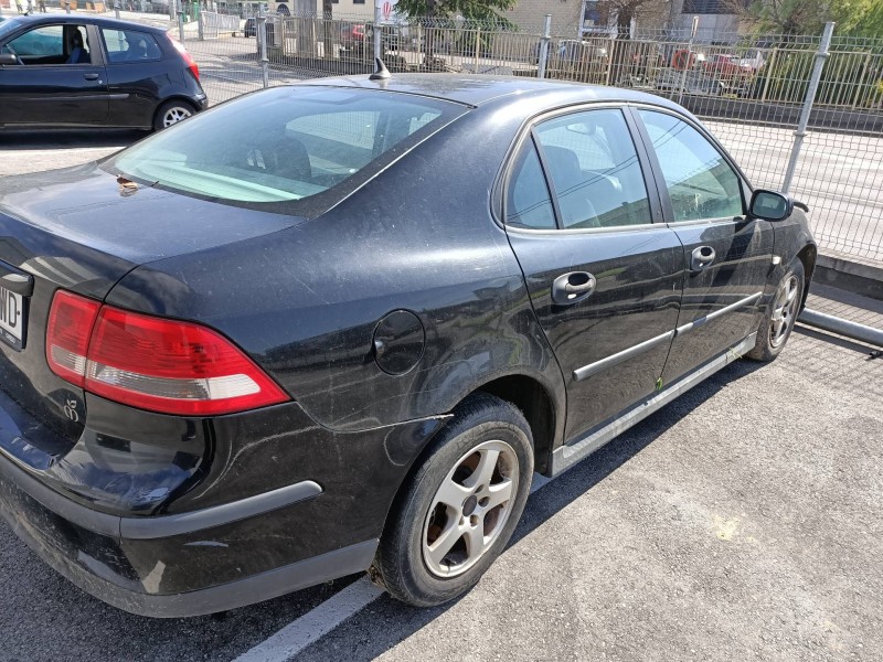 saab 9-3 berlina del año 2004