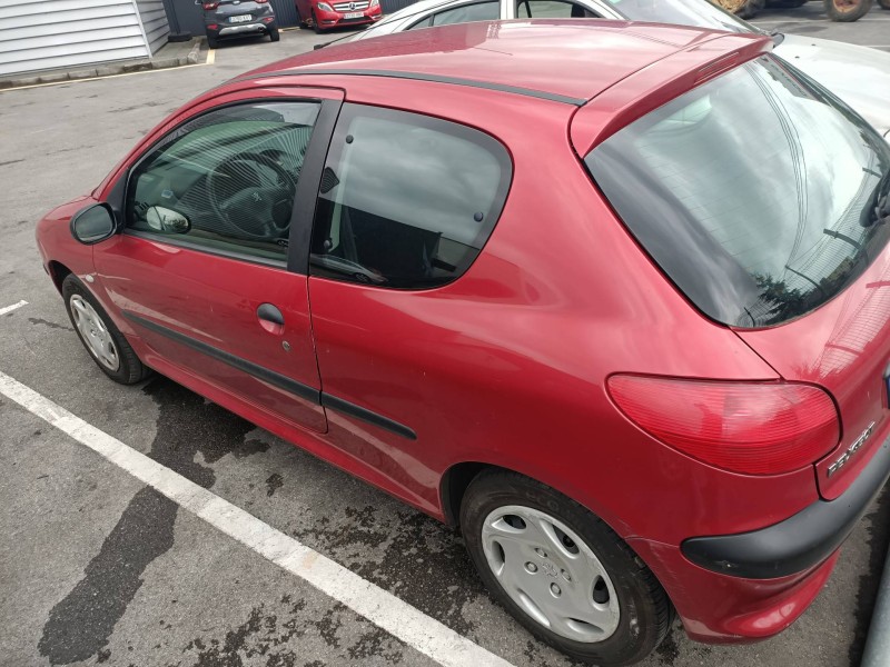 peugeot 206 berlina del año 2001