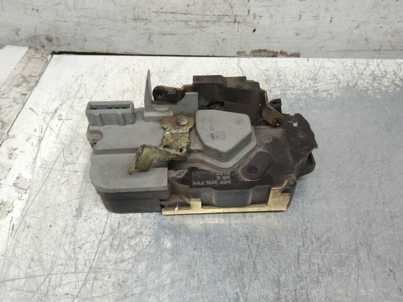 Recambio de motor cierre centralizado trasero derecho para peugeot 306 berlina 3/4/5 puertas (s2) style referencia OEM IAM   5P