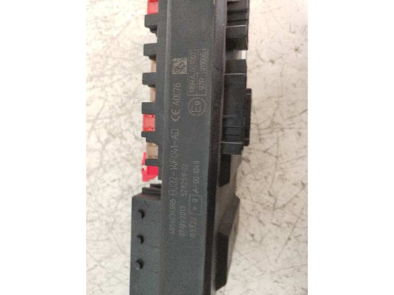 Recambio de caja reles / fusibles para land rover evoque 2.2 td4 cat referencia OEM IAM 528251F02 BJ3214F041AD 