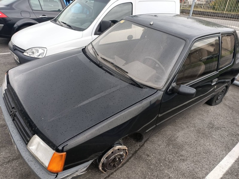 peugeot 205 berlina del año 1987